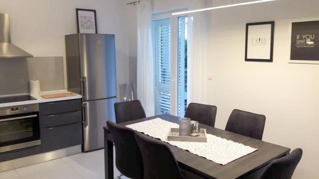 Apartman Ivana Podgora Bagian luar foto