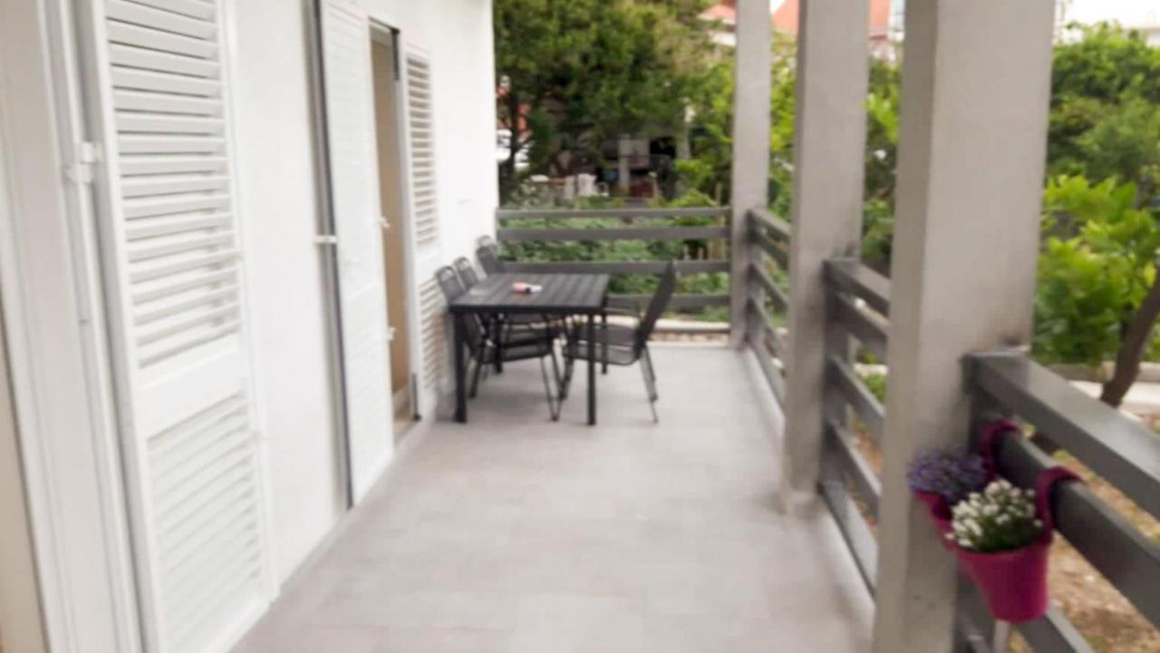 Apartman Ivana Podgora Bagian luar foto