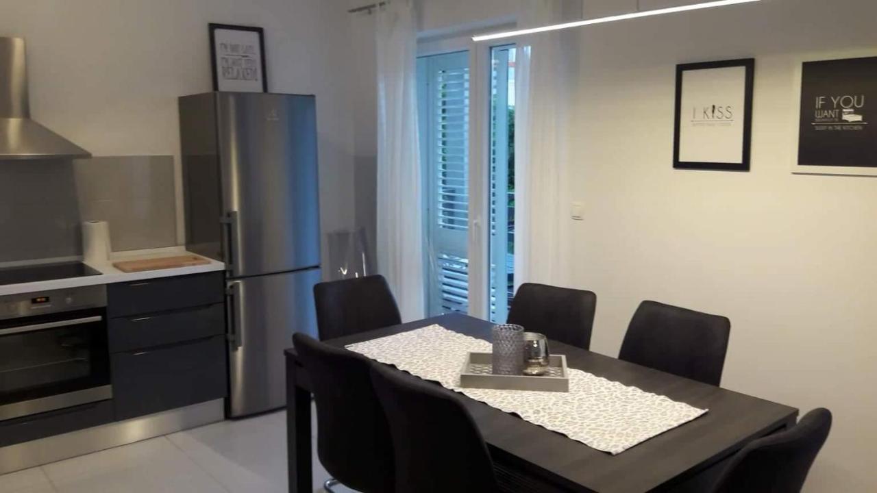 Apartman Ivana Podgora Bagian luar foto